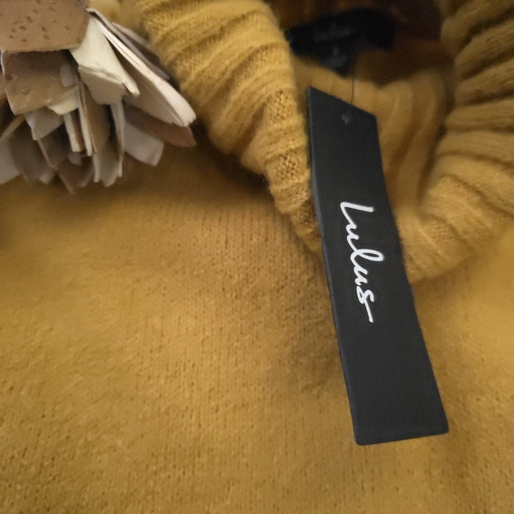 New Lulu's Mustard Turtleneck Embroidered Sweater Dress Sz S - Picture 11 of 11